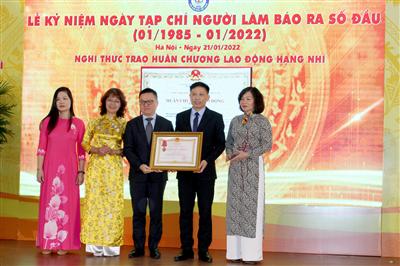 Tạp chí Người Làm Báo đón nhận Huân chương Lao động hạng Nhì