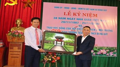 Tạp chí Tài nguyên và Môi trường trao học bổng cho học sinh Trường tiểu học và THCS Đông Quý, Tiền Hải, Thái Bình