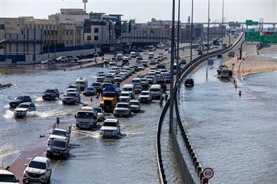 Thành phố sa mạc Dubai ‘đóng băng’ suốt cả tuần vì mưa lớn chưa từng thấy