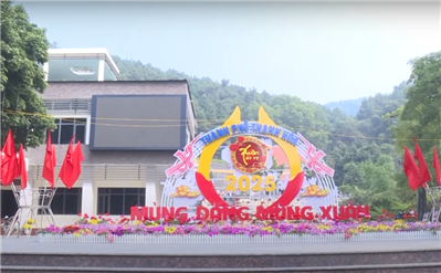 Thành phố Thanh Hóa dọn dẹp vệ sinh trang hoàng đường phố rực rỡ sắc màu đón Xuân Ất Tỵ 2025