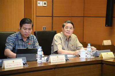 Thảo luận tại Tổ 6: Rà soát kỹ lưỡng các trường hợp thu hồi đất phục vụ mục đích công cộng