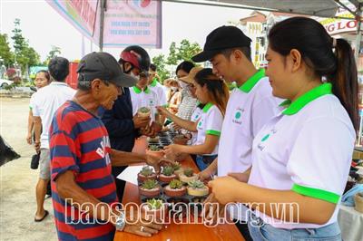 Thiết thực mô hình đổi rác thải lấy quà