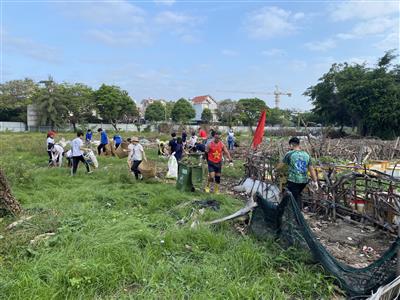 Thu gom hơn 5 tấn rác thải từ khu đô thị Chí Linh