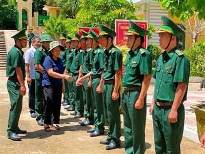 Thứ trưởng Bộ TN&MT Nguyễn Thị Phương Hoa kiểm tra công tác biên giới, biển, đảo ở Cà Mau