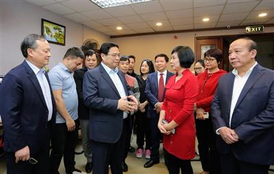 Thủ tướng kiểm tra công tác ứng trực, bảo đảm thông tin tại 3 cơ quan thông tấn, báo chí chủ lực