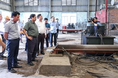 Thủ tướng kiểm tra thực địa nhà máy luyện kim ngừng hoạt động gần 10 năm