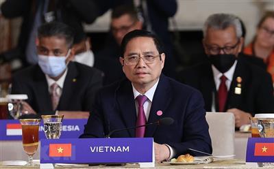 Thủ tướng làm việc với Phó Tổng thống Hoa Kỳ về vấn đề an ninh biển