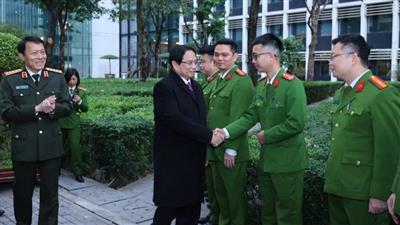Thủ tướng Phạm Minh Chính đi thăm hỏi, chúc Tết, kiểm tra công tác ứng trực tại một số đơn vị công an và quân đội