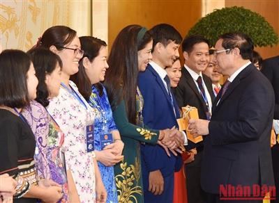 Thủ tướng Phạm Minh Chính gặp mặt các nhà giáo tiêu biểu