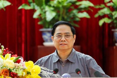 Thủ tướng thăm hỏi, tặng quà Tết cho người dân ở Cần Thơ