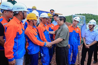 Thủ tướng yêu cầu thi đua 'nước rút, thần tốc' để hoàn thành đường dây 500 kV mạch 3