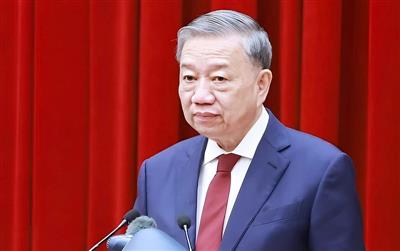 Tổng Bí thư: Các ủy viên Trung ương cần gương mẫu trong sắp xếp, tinh gọn bộ máy