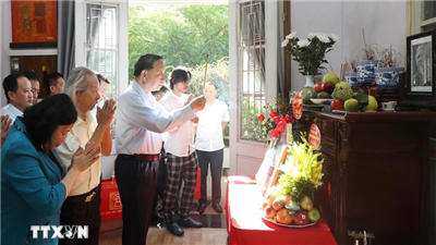 Tổng Bí thư, Chủ tịch nước Tô Lâm tri ân cố nhạc sĩ Văn Cao và cố họa sĩ Bùi Trang Chước