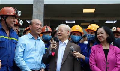 Tổng Bí thư Nguyễn Phú Trọng thăm công nhân mỏ than Vàng Danh