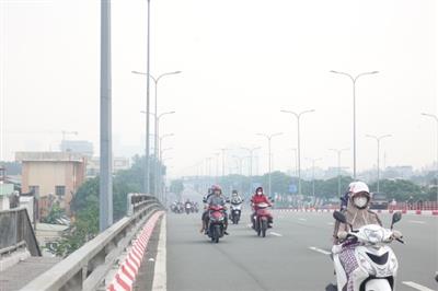 TP. Hồ Chí Minh chìm trong sương mù, nồng độ bụi mịn ở ngưỡng cao gây hại cho sức khỏe