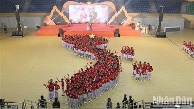 Trang trọng Lễ phát động “Tự hào một dải non sông”