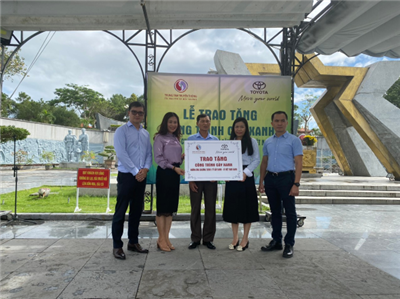 Trao tặng cây xanh tại Quảng Trị và Phú Yên