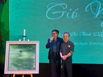 Triển lãm tranh 'Gió ngàn' lan tỏa tình yêu Hà Nội