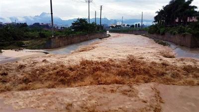 Trung bộ mưa lớn, cảnh báo lũ quét, sạt lở đất