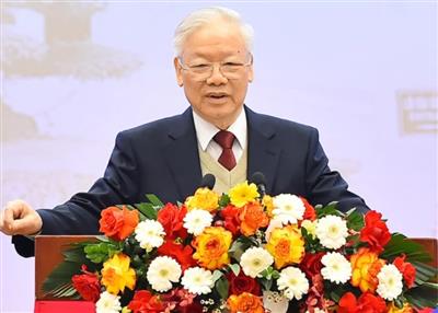 Tự hào và tin tưởng dưới lá cờ vẻ vang của Đảng, quyết tâm xây dựng một nước Việt Nam ngày càng giàu mạnh, văn minh, văn hiến và anh hùng