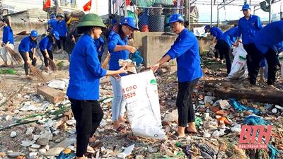 Tuổi trẻ Hậu Lộc đẩy mạnh phong trào bảo vệ môi trường biển