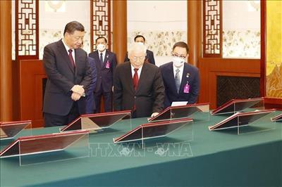 Việt Nam-Trung Quốc ký kết 13 văn kiện hợp tác giữa hai Đảng, hai nước