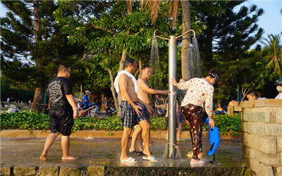 Vũng Tàu sẽ xử phạt nếu du khách dùng xà bông, dầu gội tắm nước ngọt xả thải ra biển
