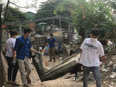Xóa điểm đen rác, mở rộng đường để dân đón tết