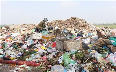 Xử lý rác tồn đọng ở các điểm tập kết