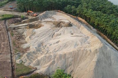 Yêu cầu dừng khai thác đối với mỏ cát ở Lào Cai