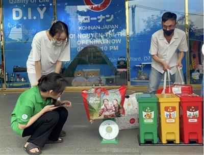 “Đổi rác lấy quà cùng ứng dụng MGreen” tạo thói quen phân loại rác tại nguồn