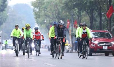 Hà Nội tĩnh lặng trong ngày mùng 1 Tết Giáp Thìn