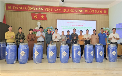 Tạp chí Nông nghiệp và Môi trường tổ chức chương trình thiện nguyện tại Quảng Bình với thông điệp "Lan tỏa yêu thương đến ngư dân và hộ nghèo vùng biển"