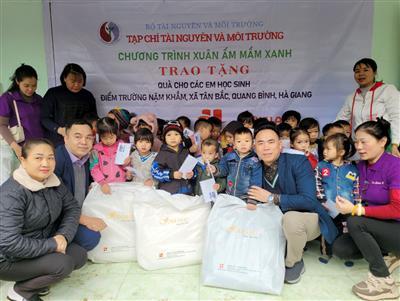 Tạp chí Tài nguyên và Môi trường tổ chức chương trình "Xuân ấm mầm xanh" tại Hà Giang