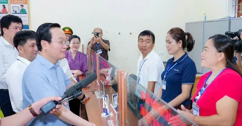 Bài 3: Hành chính công - Giảm tầng nấc, tăng phục vụ
