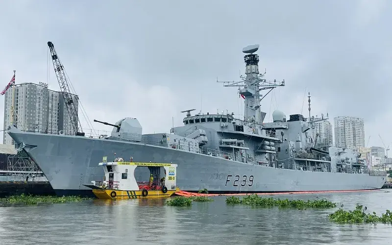 Trung tâm SOS đảm nhiệm trực ứng phó sự cố môi trường cho chiến hạm HMS Richmond tại TP. Hồ Chí Minh