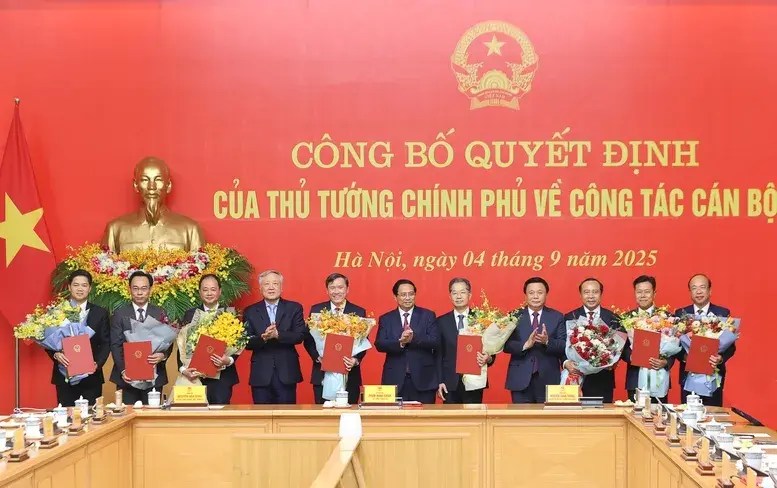Thủ tướng trao quyết định bổ nhiệm lãnh đạo 8 bộ, cơ quan- Ảnh 13.