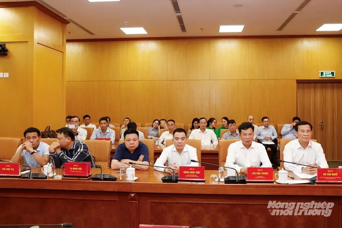 Các đại biểu tham dự buổi Lễ trao Quyết định của Thủ tướng Chính phủ điều động, bổ nhiệm đồng chí Lê Trọng Yên, Phó Chủ tịch Thường trực UBND tỉnh Lâm Đồng, giữ chức Thứ trưởng Bộ Nông nghiệp và Môi trường. Ảnh: Khương Trung.