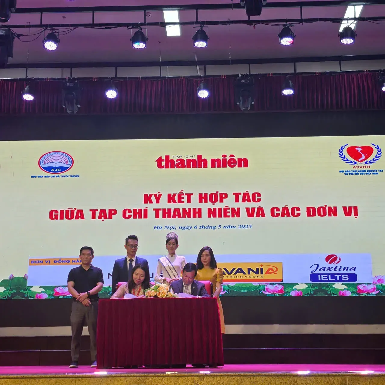 Chào năm mới 2026: Tạp chí Thanh niên cùng tuổi trẻ Việt Nam tự hào, vững tin theo Đảng
- Ảnh 12.