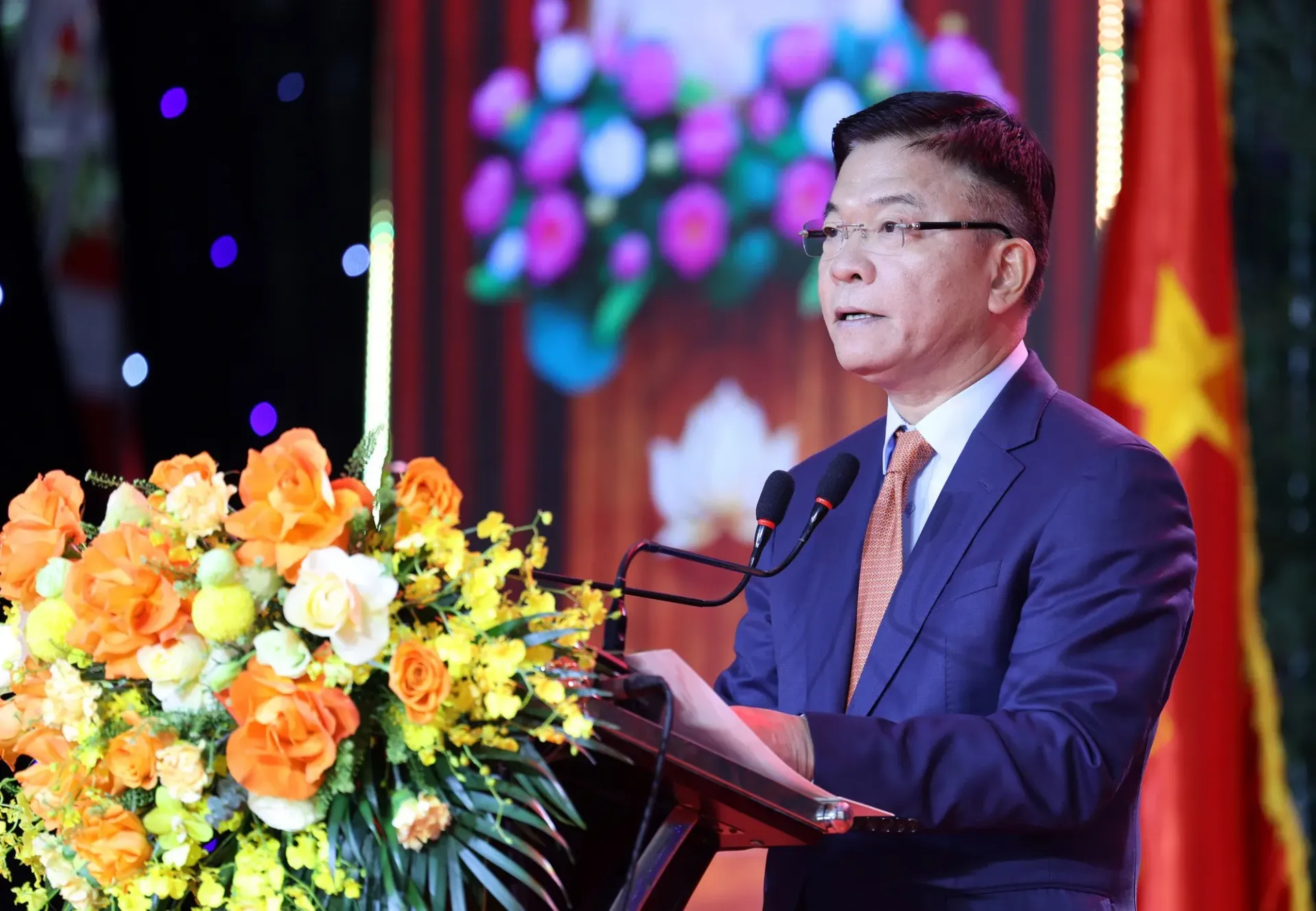 Khẳng định vai trò tiên phong, xứng đáng trung tâm nghiên cứu hàng đầu cả nước về khoa học xã hội và nhân văn- Ảnh 2.