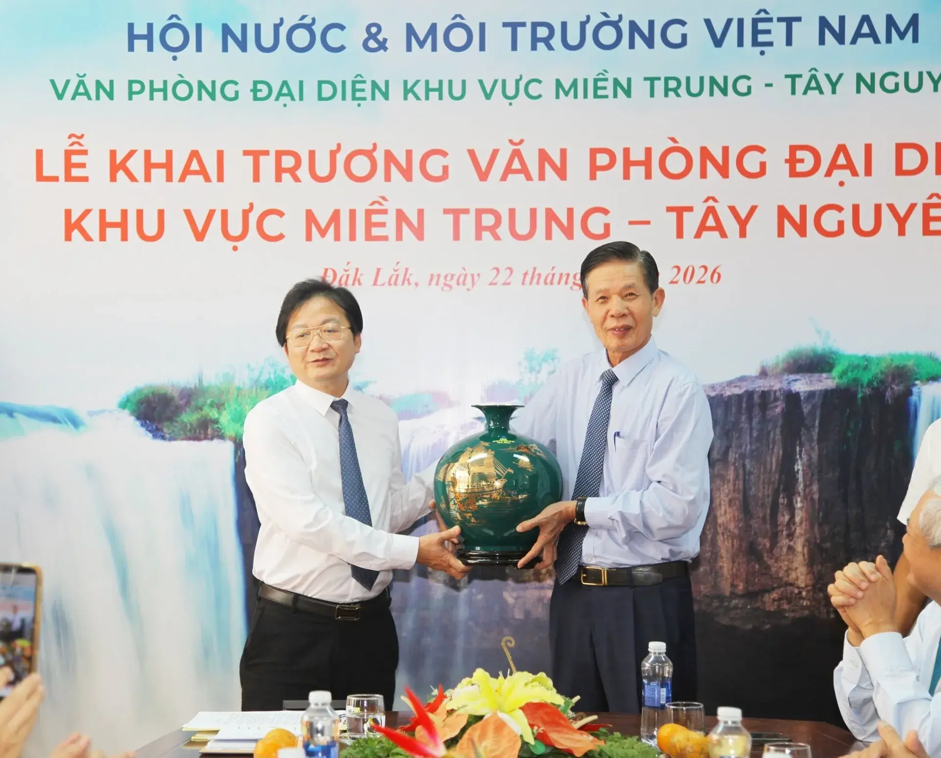 van-phong-dak-lak-14-.jpg