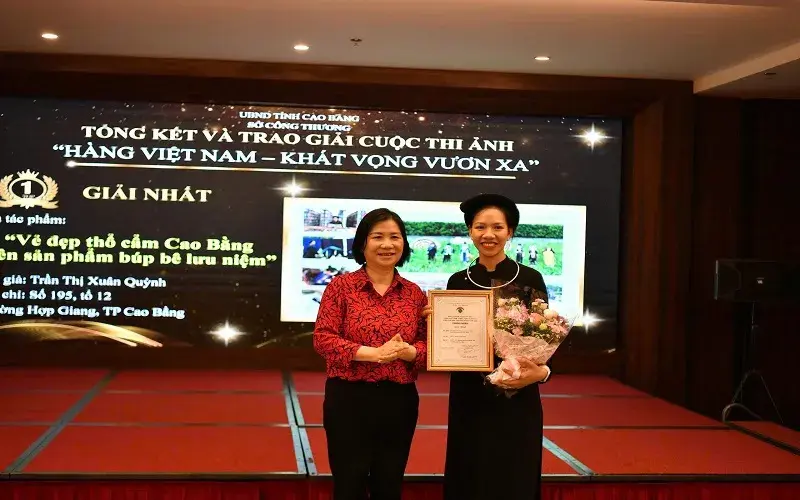 Sắc màu thổ cẩm miền Non nước - hành trình khởi nghiệp của Xuân Quỳnh