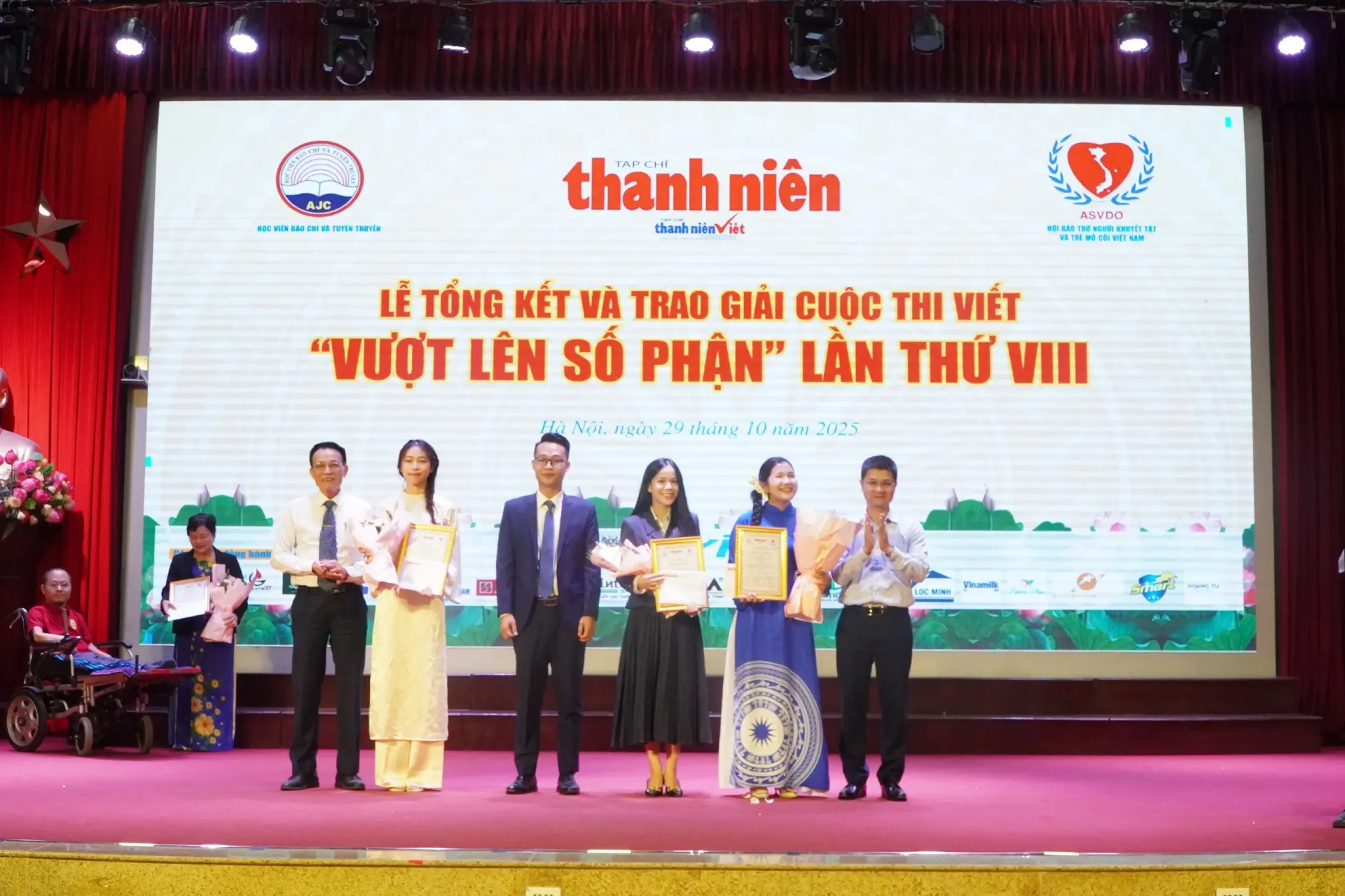 Lễ tổng kết, trao giải cuộc thi viết 'Vượt lên số phận' lần VIII- Ảnh 4. Lễ tổng kết, trao giải cuộc thi viết 'Vượt lên số phận' lần VIII- Ảnh 4.