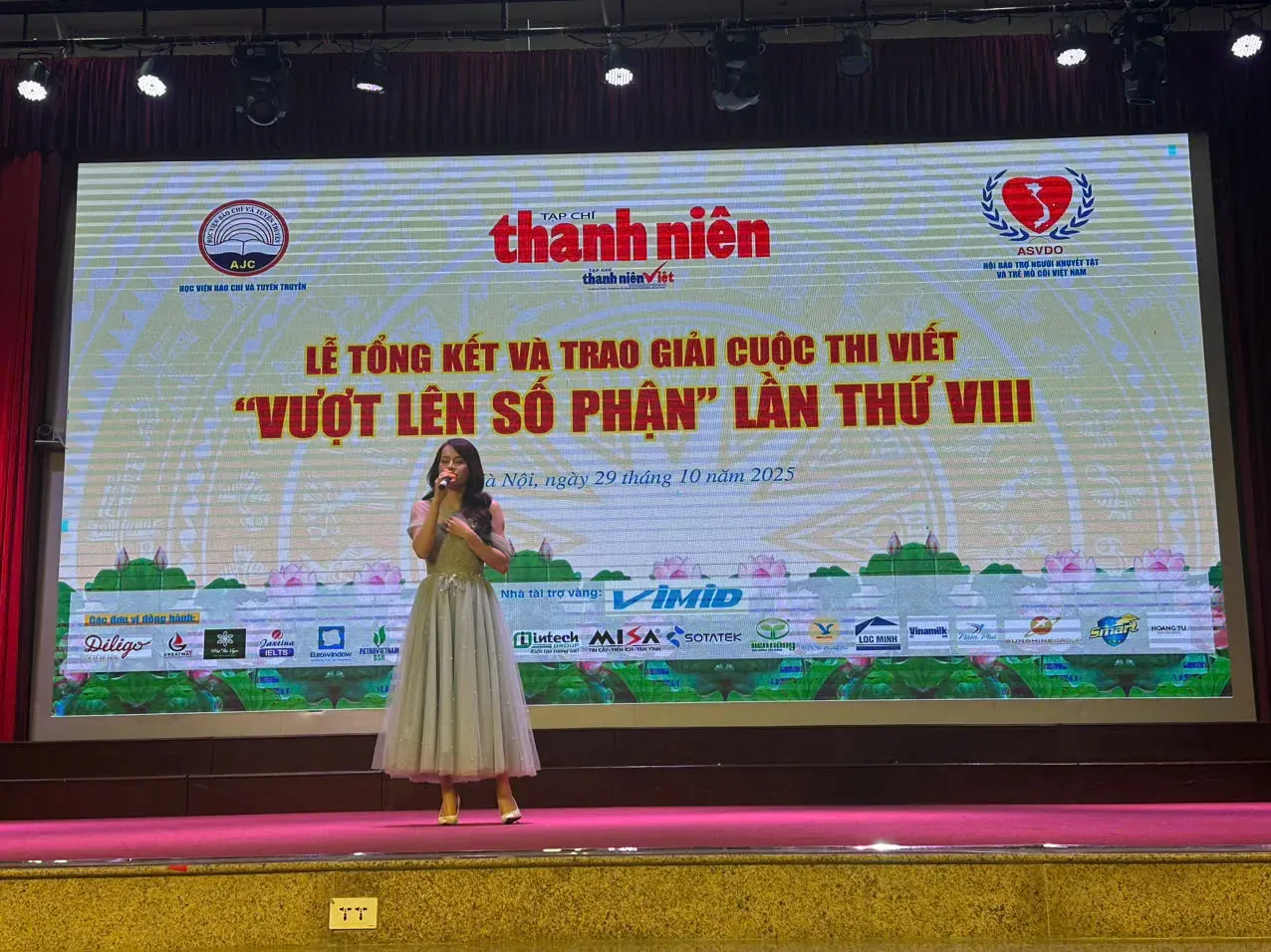 Lễ tổng kết, trao giải cuộc thi viết 'Vượt lên số phận' lần VIII- Ảnh 23. Lễ tổng kết, trao giải cuộc thi viết 'Vượt lên số phận' lần VIII- Ảnh 23.