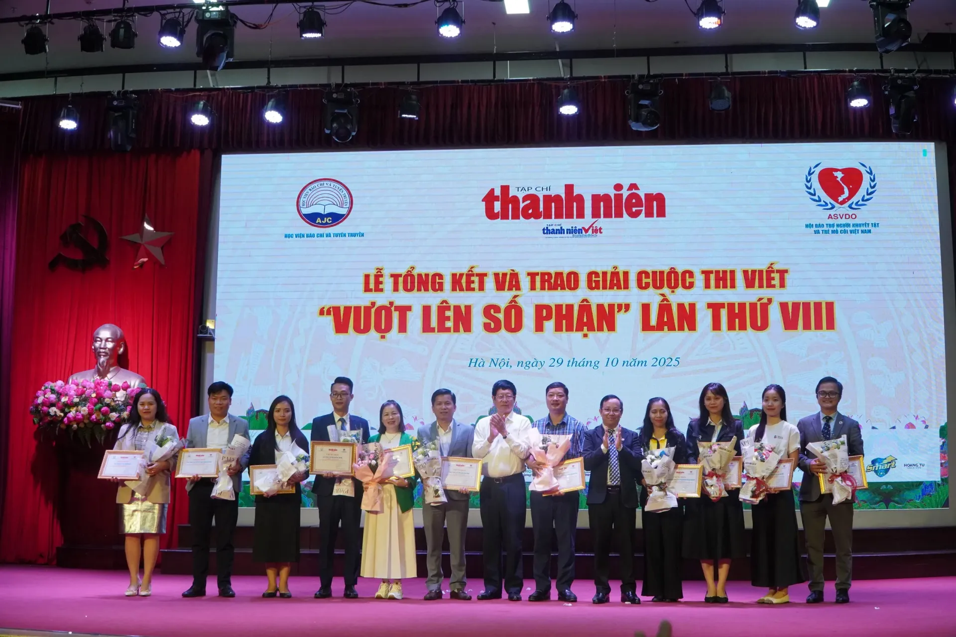 Lễ tổng kết, trao giải cuộc thi viết 'Vượt lên số phận' lần VIII- Ảnh 11. Lễ tổng kết, trao giải cuộc thi viết 'Vượt lên số phận' lần VIII- Ảnh 11.