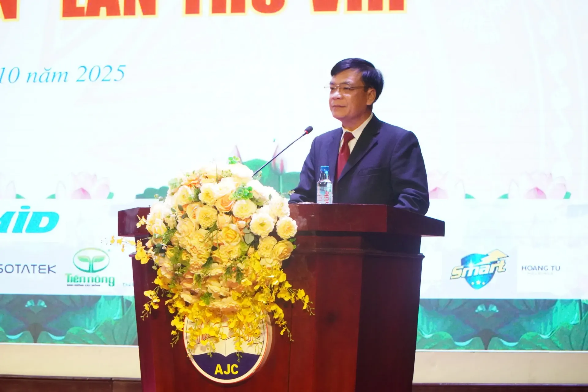 Lễ tổng kết, trao giải cuộc thi viết 'Vượt lên số phận' lần VIII- Ảnh 7. Lễ tổng kết, trao giải cuộc thi viết 'Vượt lên số phận' lần VIII- Ảnh 7.