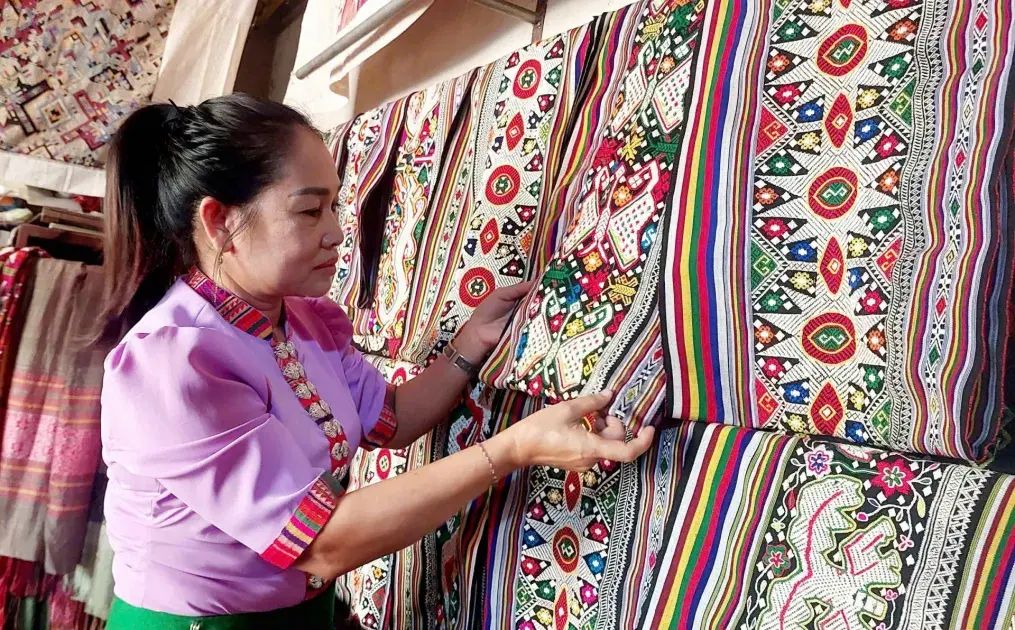 Thổ cẩm xứ Nghệ: Giữ hồn sợi vải giữa nhịp sống mới