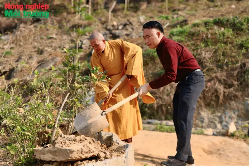 Tạp chí Nông nghiệp và Môi trường tổ chức chương trình "Chùa xanh" tại Chùa Linh Sơn