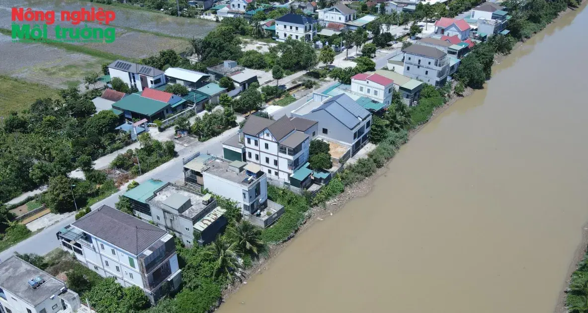 Hàng trăm công trình lấn chiếm hành lang kênh Vách Bắc