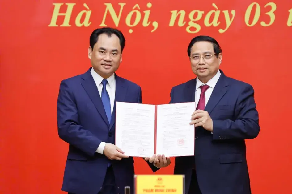 Thủ tướng Chính phủ trao quyết định bổ nhiệm ông Trịnh Việt Hùng giữ chức Thứ trưởng Thường trực Bộ Nông nghiệp và Môi trường